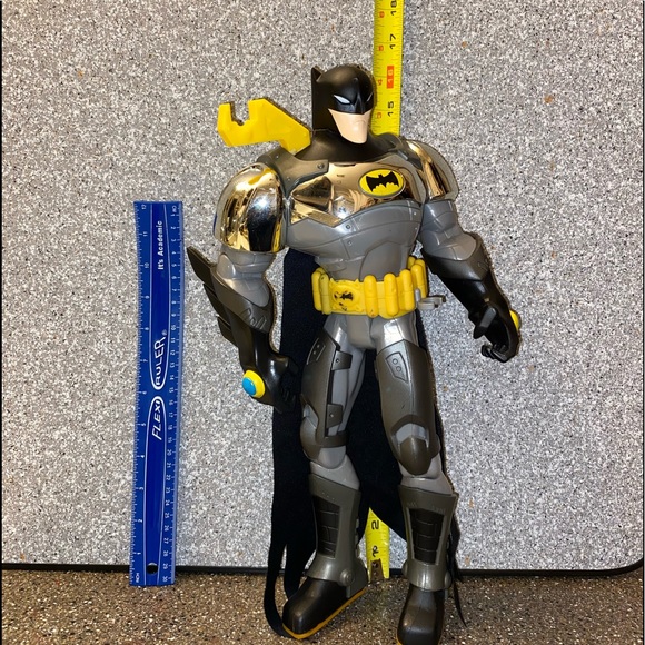 DC Batman Figure Toy - Picture 4 of 8